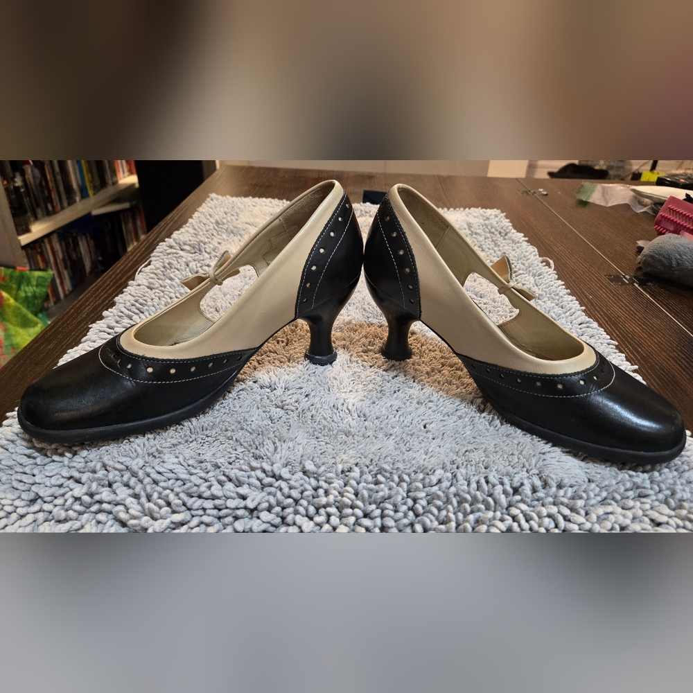 Elegant Black and Cream Women's Heels - Picture 6 of 12